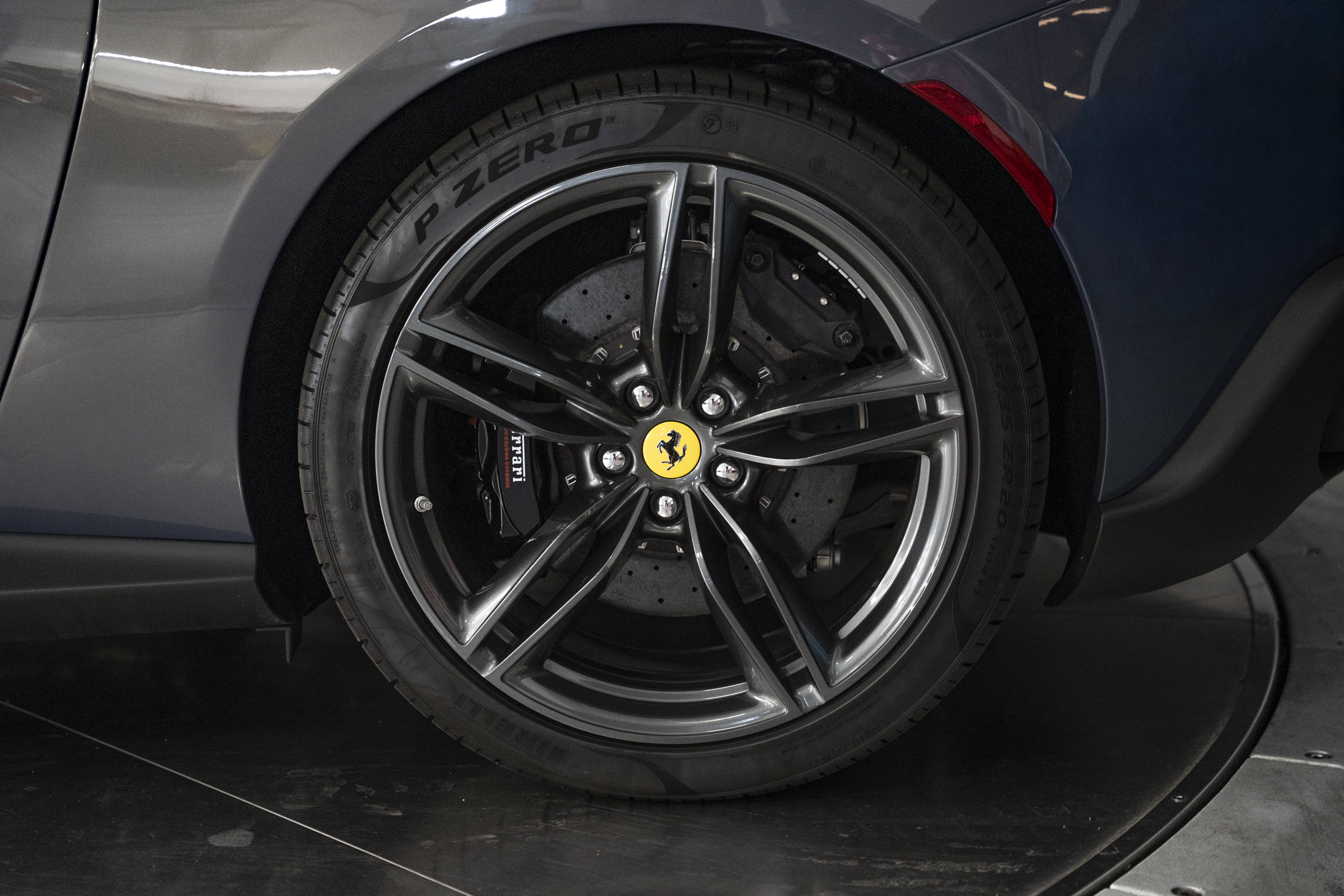 Used 2025 Ferrari Roma Spider RWD image 17
