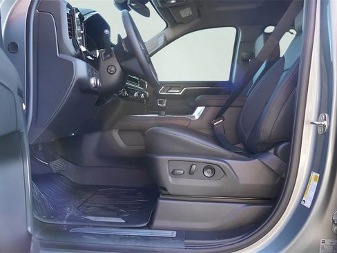New 2026 GMC Sierra 1500 SLT image 17