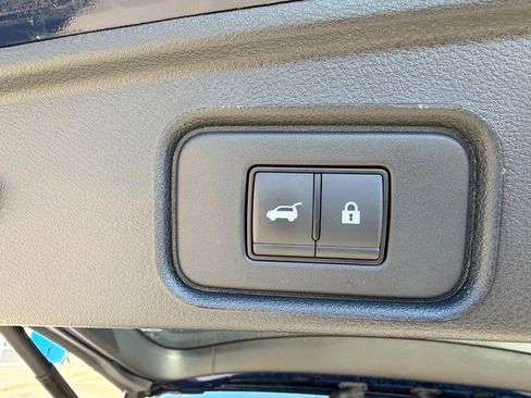 Used 2025 Nissan Pathfinder SL AWD/4WD image 5