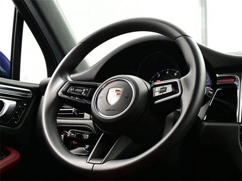 Certified 2025 Porsche Macan image 21