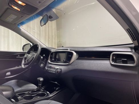 Used 2020 Kia Sorento LX image 13