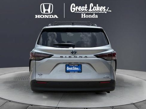 Used 2024 Toyota Sienna XLE w/ XLE Plus Package AWD/4WD image 5