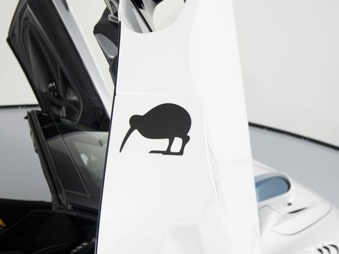 Used 2024 McLaren 750S Spider image 38