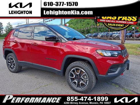 Used 2025 Jeep Compass Trailhawk AWD/4WD image 1