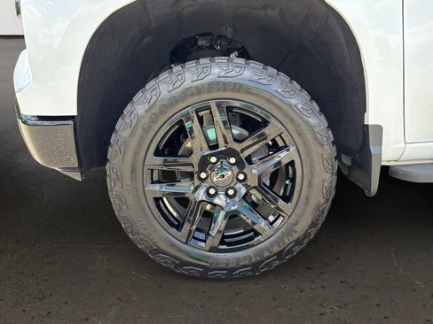 Used 2024 Chevrolet Silverado 1500 LT Trail Boss w/ Convenience Package II AWD/4WD image 10