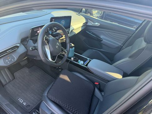 Used 2023 Volkswagen ID.4 Pro S Plus image 8