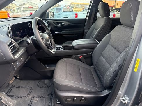 Used 2025 Chevrolet Traverse LT w/ Sun and Wheel Package image 9