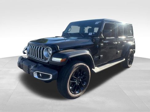 Used 2025 Jeep Wrangler Unlimited Sahara AWD/4WD image 1