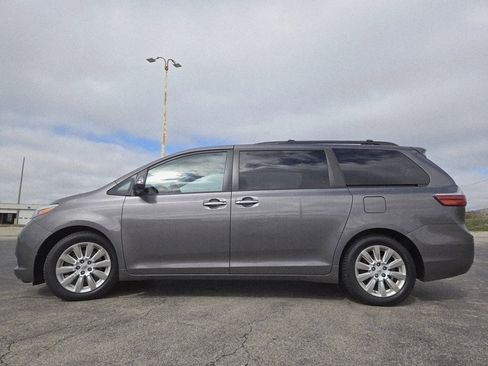 Used 2015 Toyota Sienna Limited Premium image 23