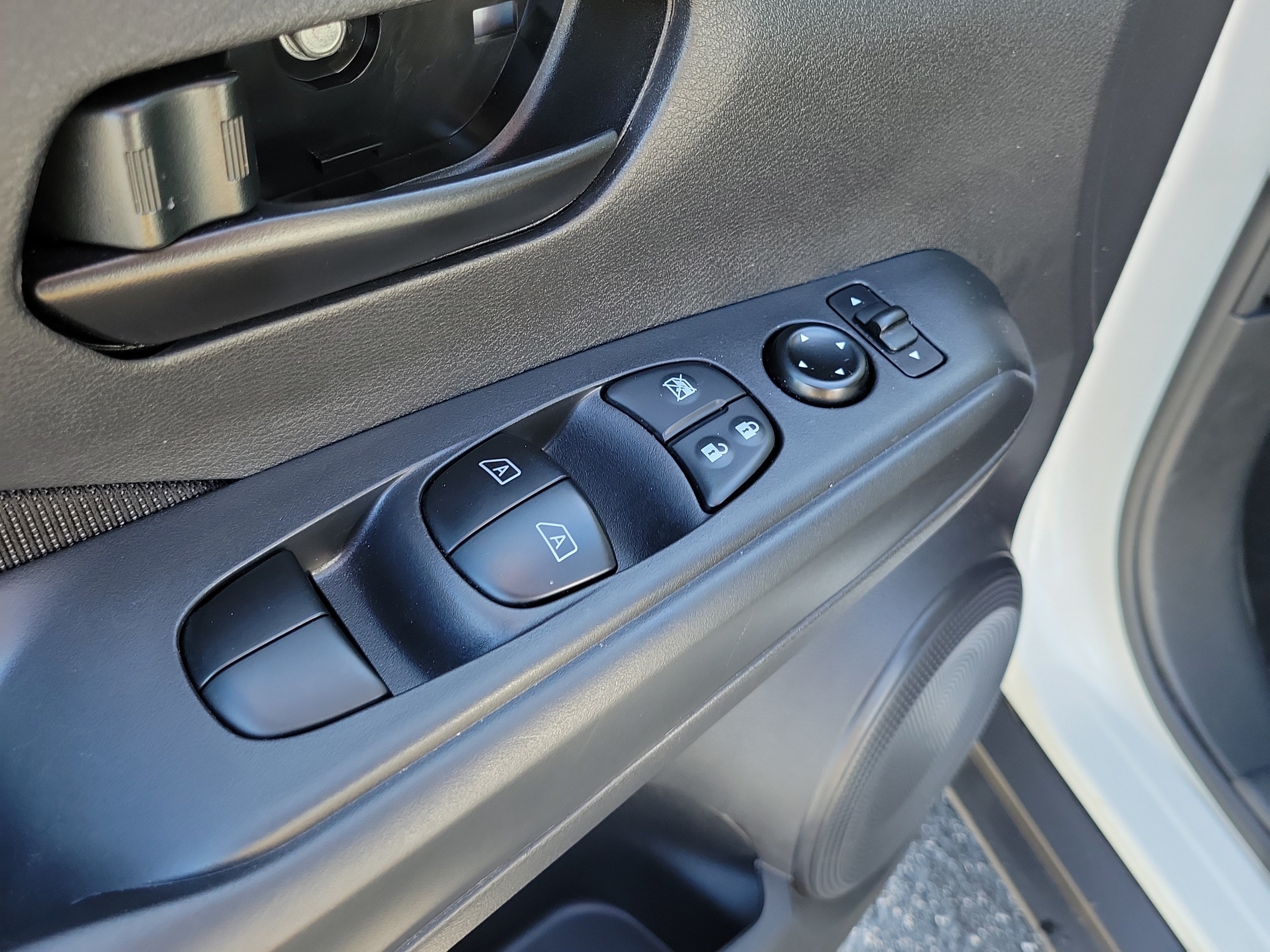 Certified 2025 Nissan Kicks Play S FWD image 17