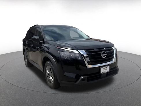 Used 2025 Nissan Pathfinder SV AWD/4WD image 3