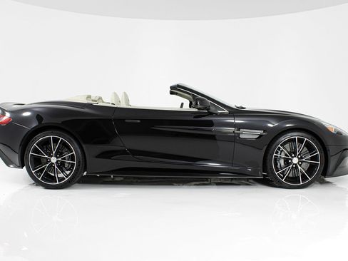 Used 2014 Aston Martin Vanquish Volante RWD image 12