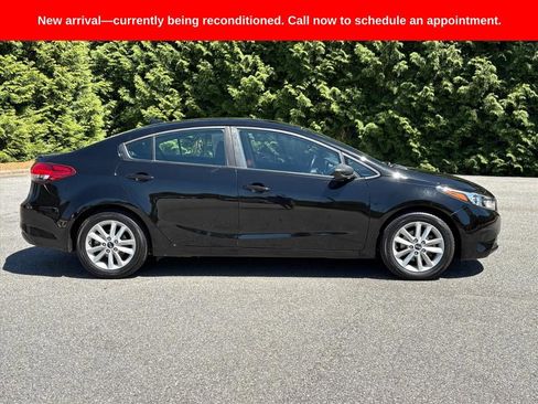 Used 2017 Kia Forte S image 7