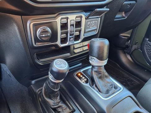 Used 2022 Jeep Gladiator Willys image 10