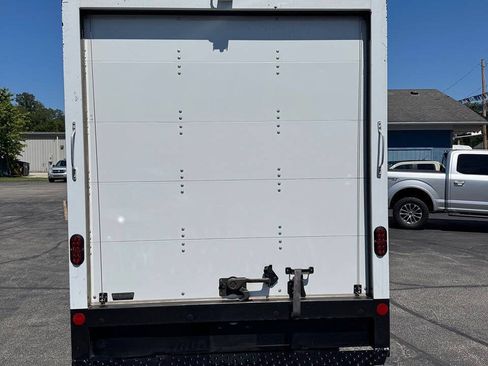 Used 2023 Ford Transit 350 DRW RWD image 9