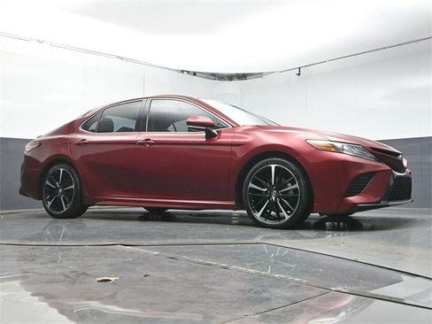 Used 2018 Toyota Camry XSE image 29