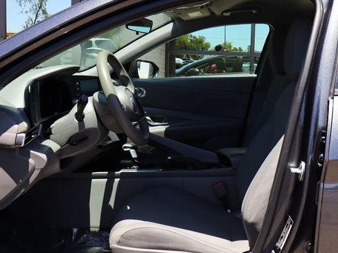 Used 2021 Hyundai Elantra SE FWD image 37