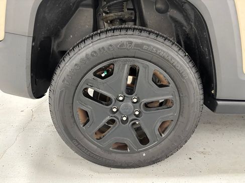 Used 2017 Jeep Renegade Trailhawk AWD/4WD image 60