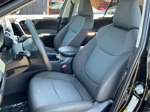 Used 2025 Toyota RAV4 XLE image 15