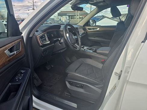 Used 2025 Volkswagen Atlas SE image 5
