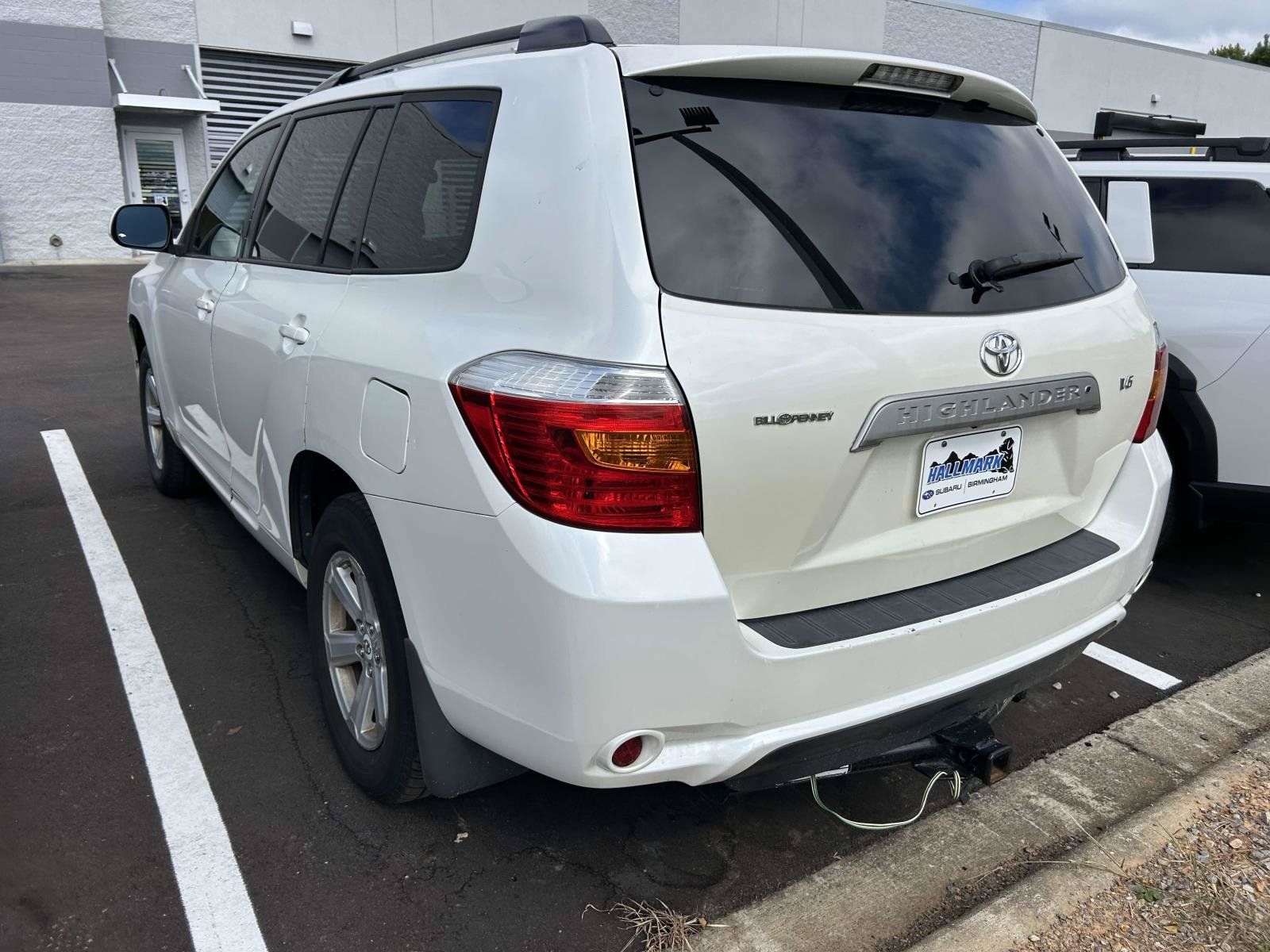 Used 2010 Toyota Highlander SE FWD image 2