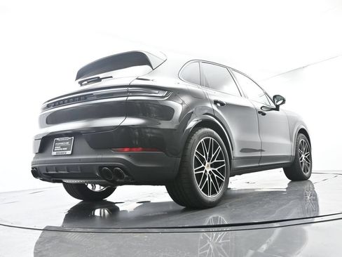 Certified 2025 Porsche Cayenne AWD/4WD image 51
