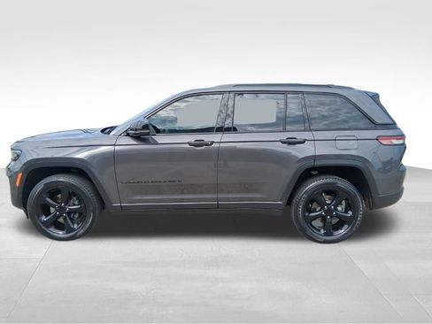 Used 2023 Jeep Grand Cherokee Altitude AWD/4WD image 6