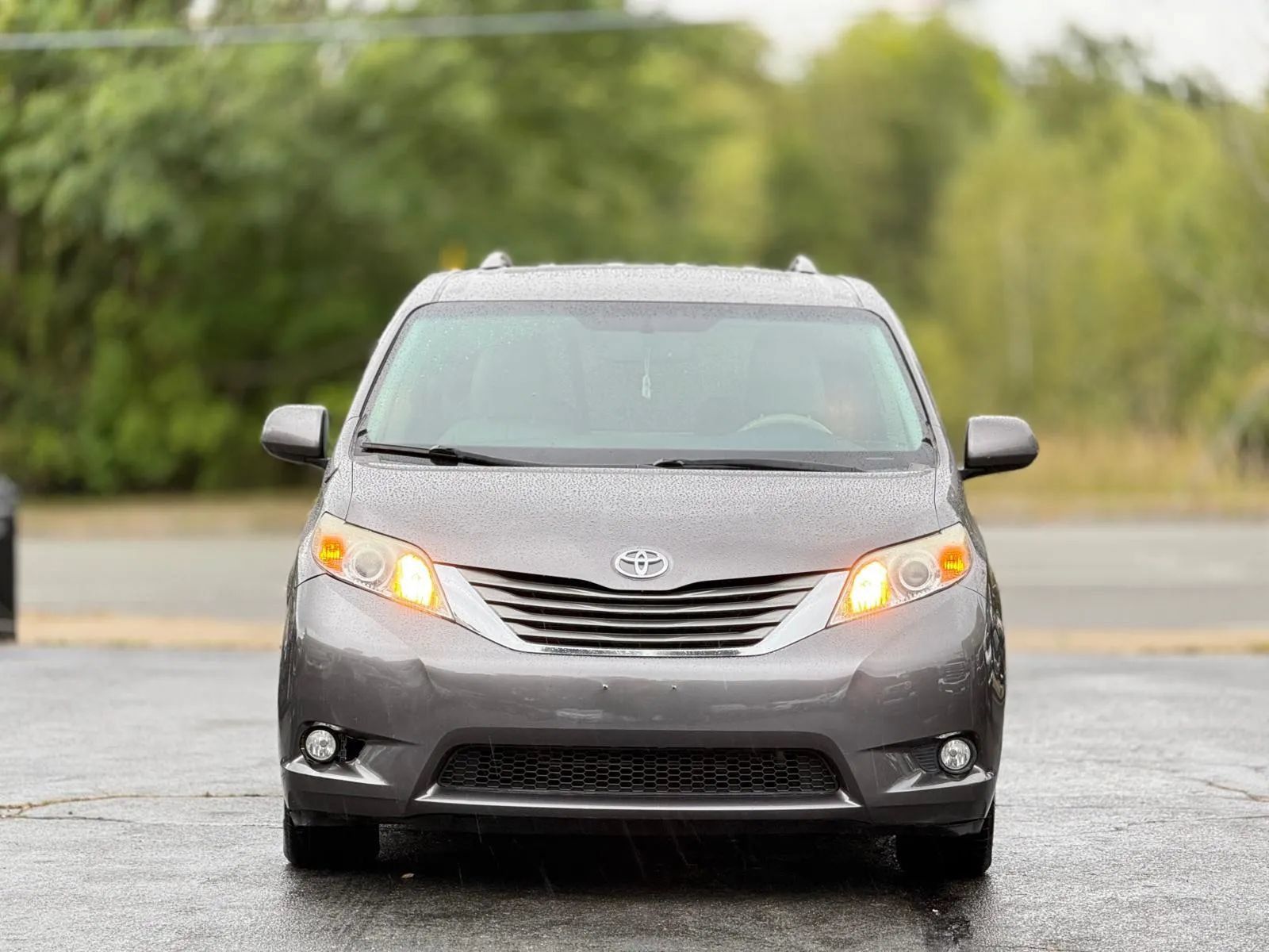 Used 2011 Toyota Sienna XLE w/ Entertainment Pkg FWD image 5