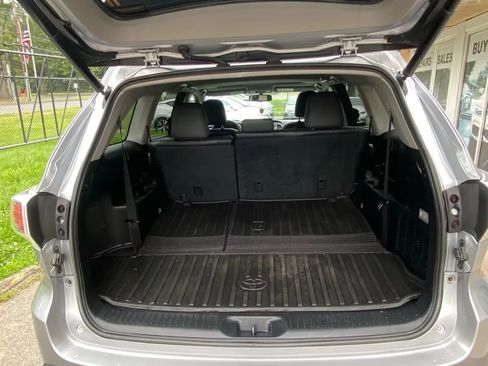 Used 2014 Toyota Highlander XLE image 24