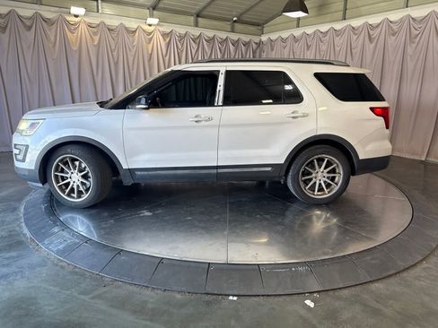 Used 2017 Ford Explorer XLT w/ Equipment Group 202A FWD image 8