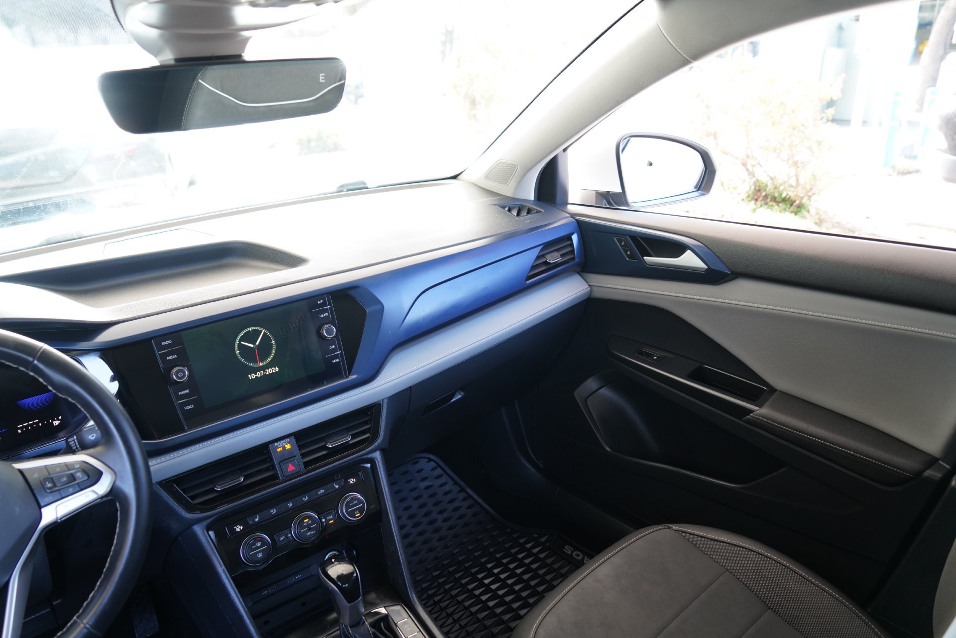 Certified 2024 Volkswagen Taos SE FWD image 27