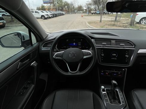 Used 2023 Volkswagen Tiguan SE image 12