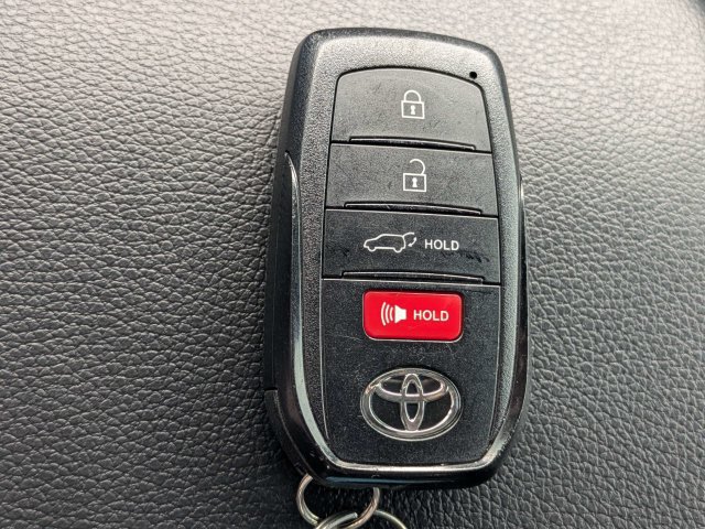 Used 2025 Toyota 4Runner Limited AWD/4WD image 30