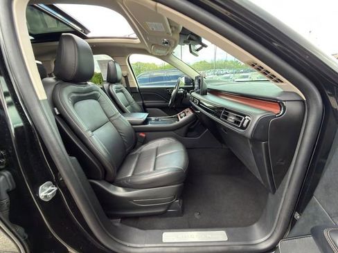 Used 2023 Lincoln Aviator Grand Touring AWD/4WD image 9