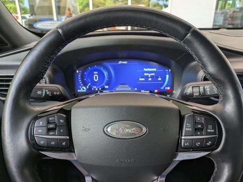 Certified 2022 Ford Explorer Platinum w/ Equipment Group 601A AWD/4WD image 31