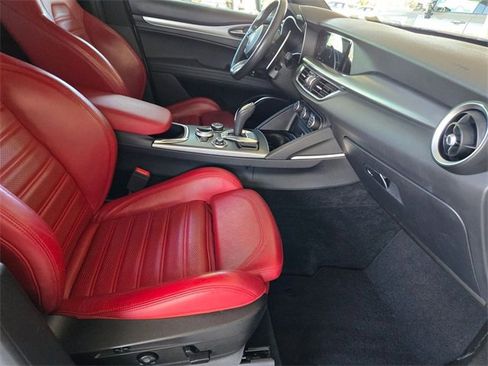 Used 2022 Alfa Romeo Stelvio Veloce image 23