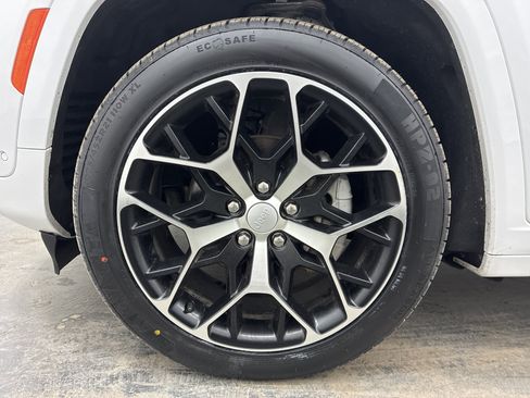 Certified 2024 Jeep Grand Cherokee Summit AWD/4WD image 28