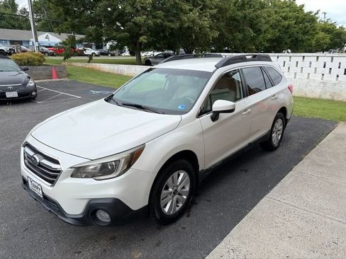Used 2018 Subaru Outback 2.5i Premium w/ Popular Package #1 AWD/4WD image 3