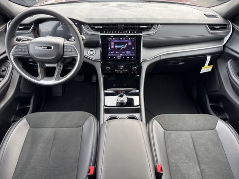 New 2025 Jeep Grand Cherokee L Altitude image 28