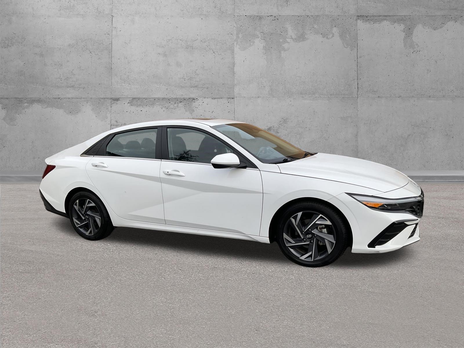 Used 2025 Hyundai Elantra SEL FWD image 1