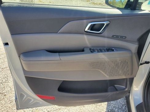 New 2026 Kia Carnival EX image 7