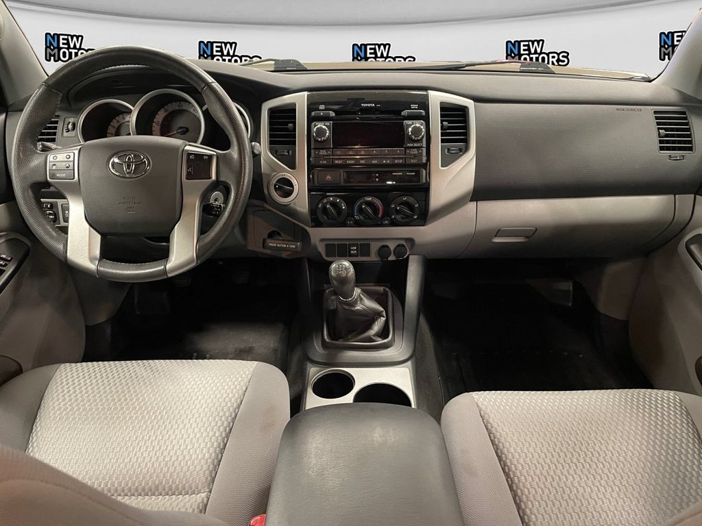 Used 2012 Toyota Tacoma 4x4 Access Cab w/ SR5 Pkg image 10