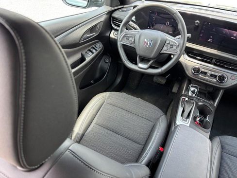 Used 2025 Buick Envista Preferred w/ Convenience I Package FWD image 14
