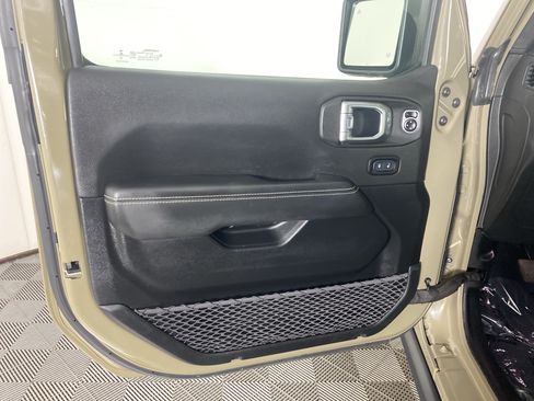 Used 2020 Jeep Gladiator Overland AWD/4WD image 17