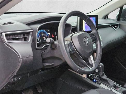 Used 2023 Toyota Corolla Cross XLE w/ Convenience Package FWD image 22