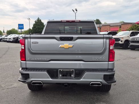 Used 2025 Chevrolet Silverado 1500 High Country AWD/4WD image 4