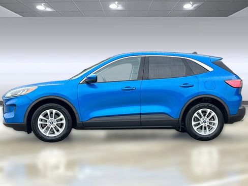Used 2020 Ford Escape SE image 2