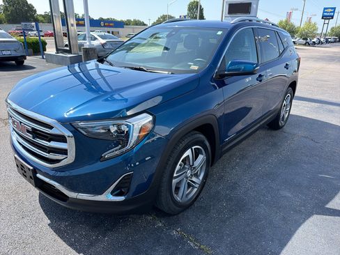 Used 2021 GMC Terrain SLT FWD image 3
