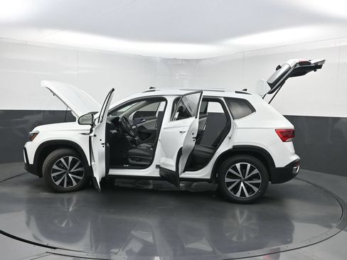 Used 2022 Volkswagen Taos SE FWD image 35