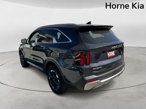 New 2025 Kia Sorento S image 5